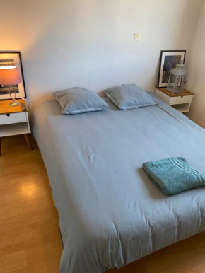 Chambre confortable bordeaux